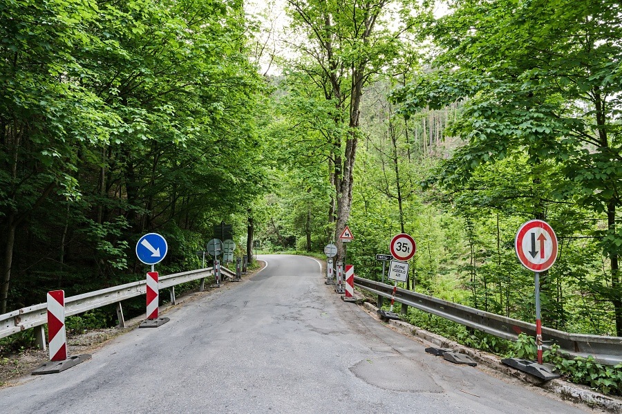 přecpáno