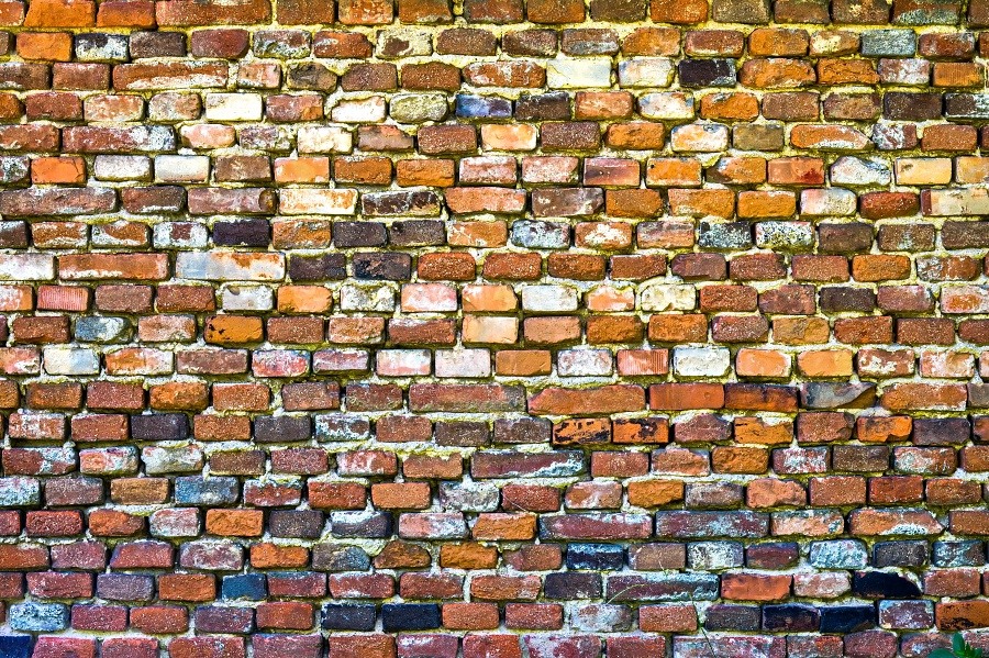 další cihla ve...2
